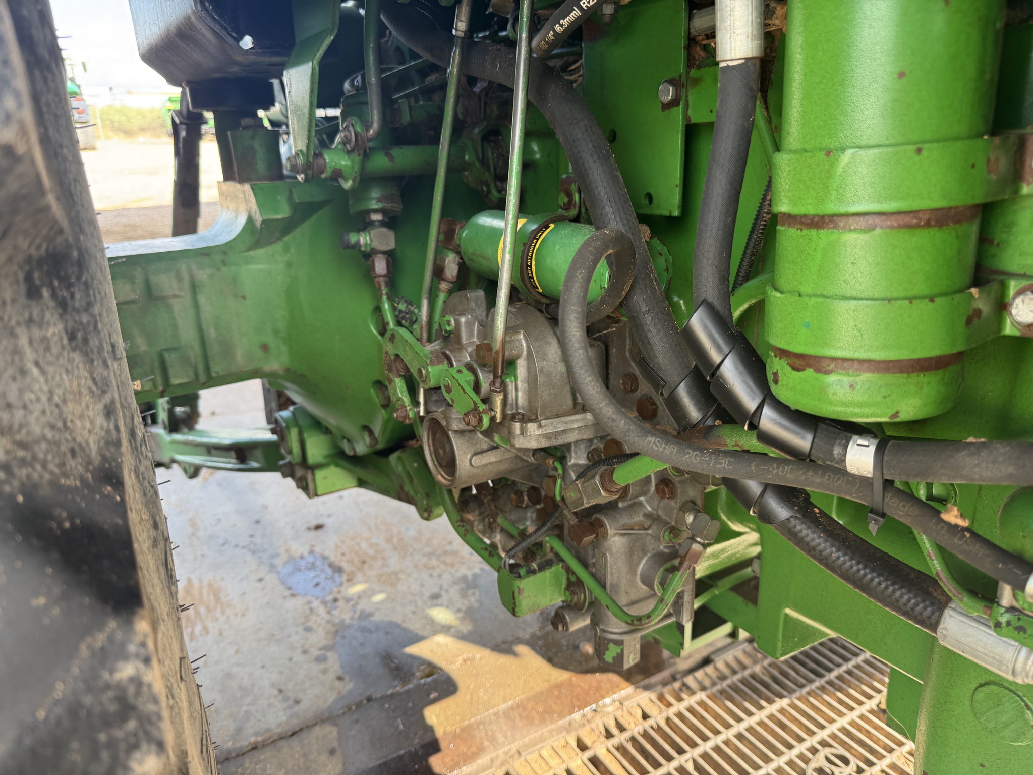 1990 John Deere 4955 Image 14