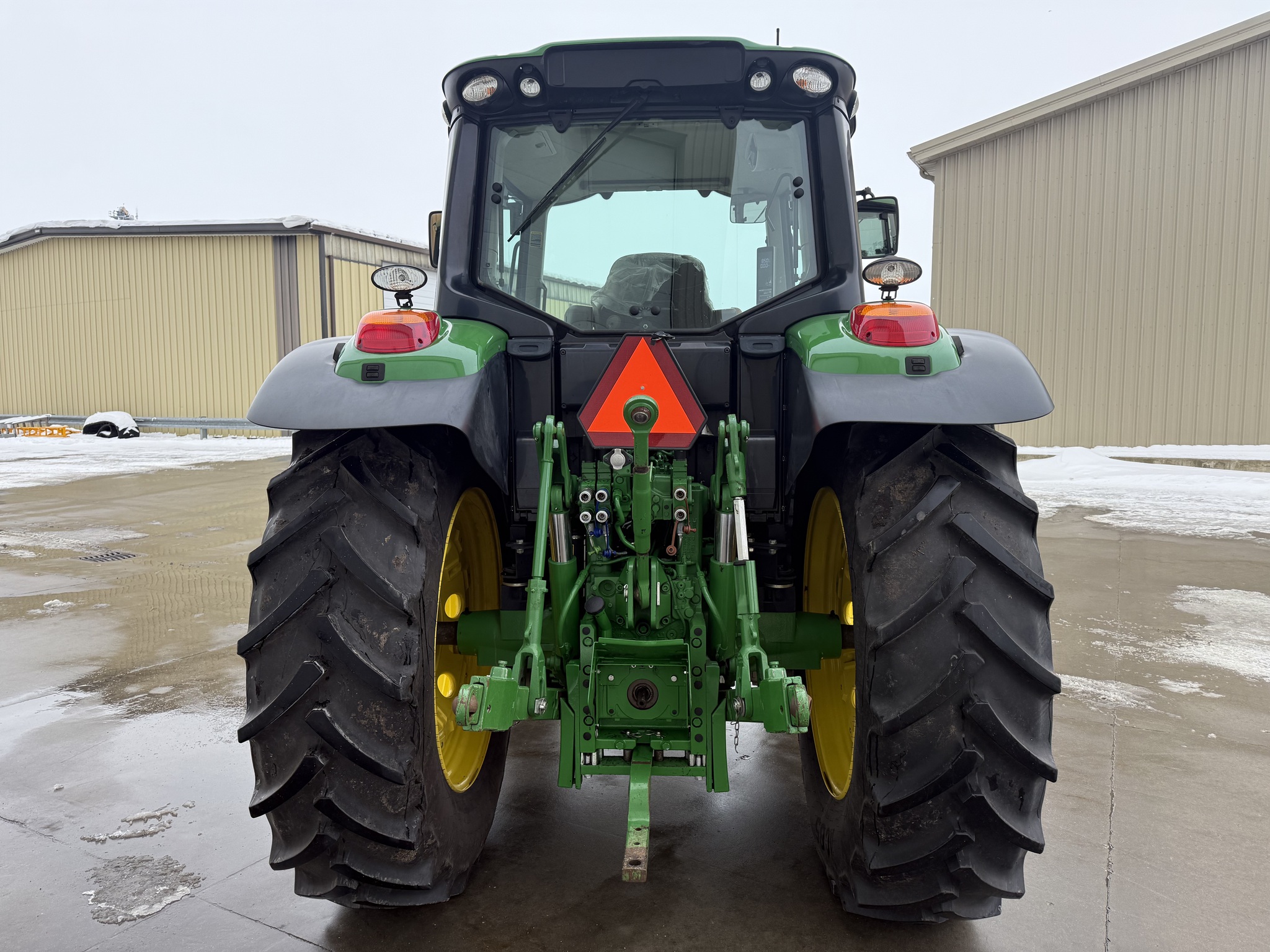 2021 John Deere 6145M Image 4