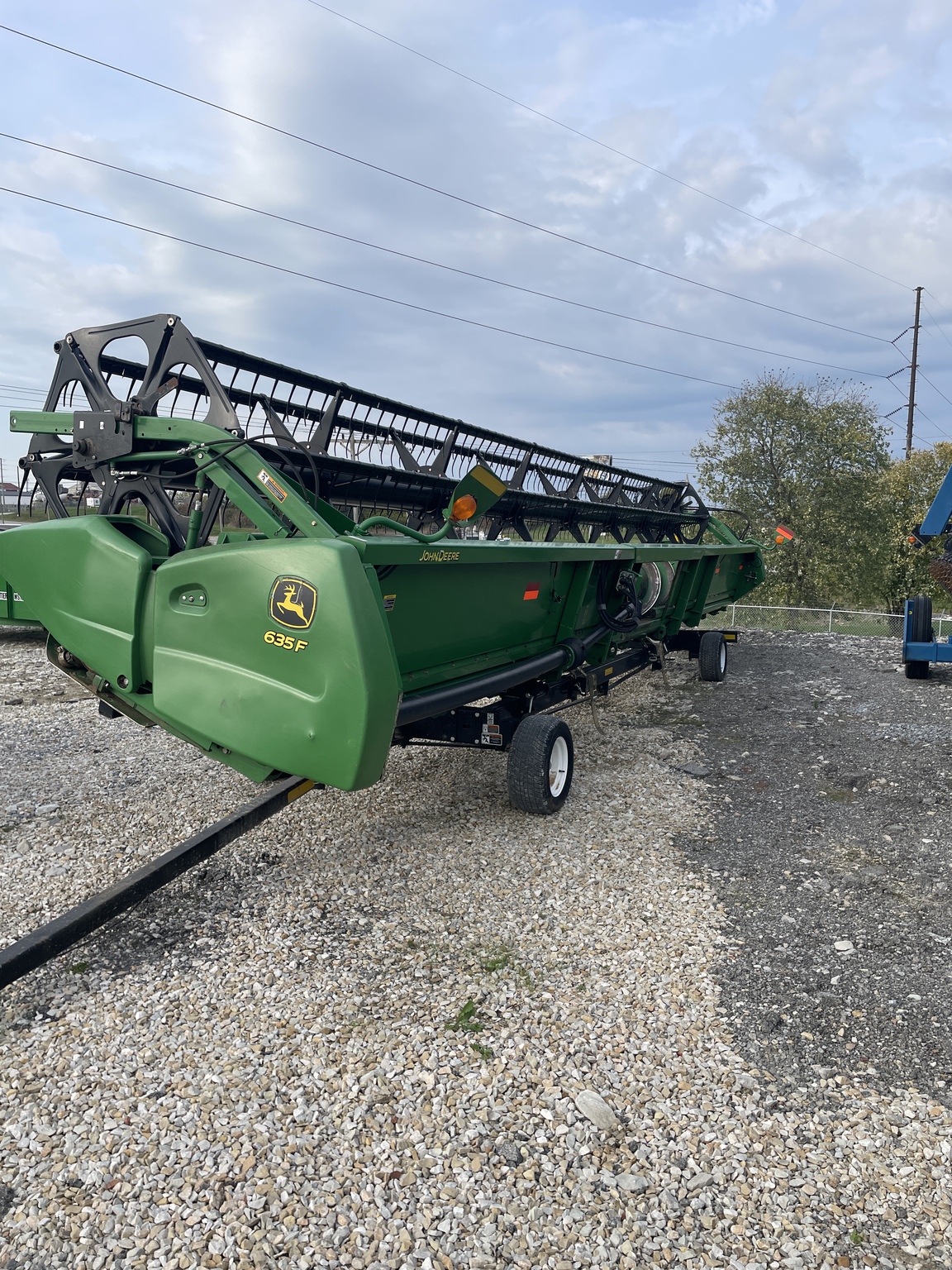 2011 John Deere 635F Image 1