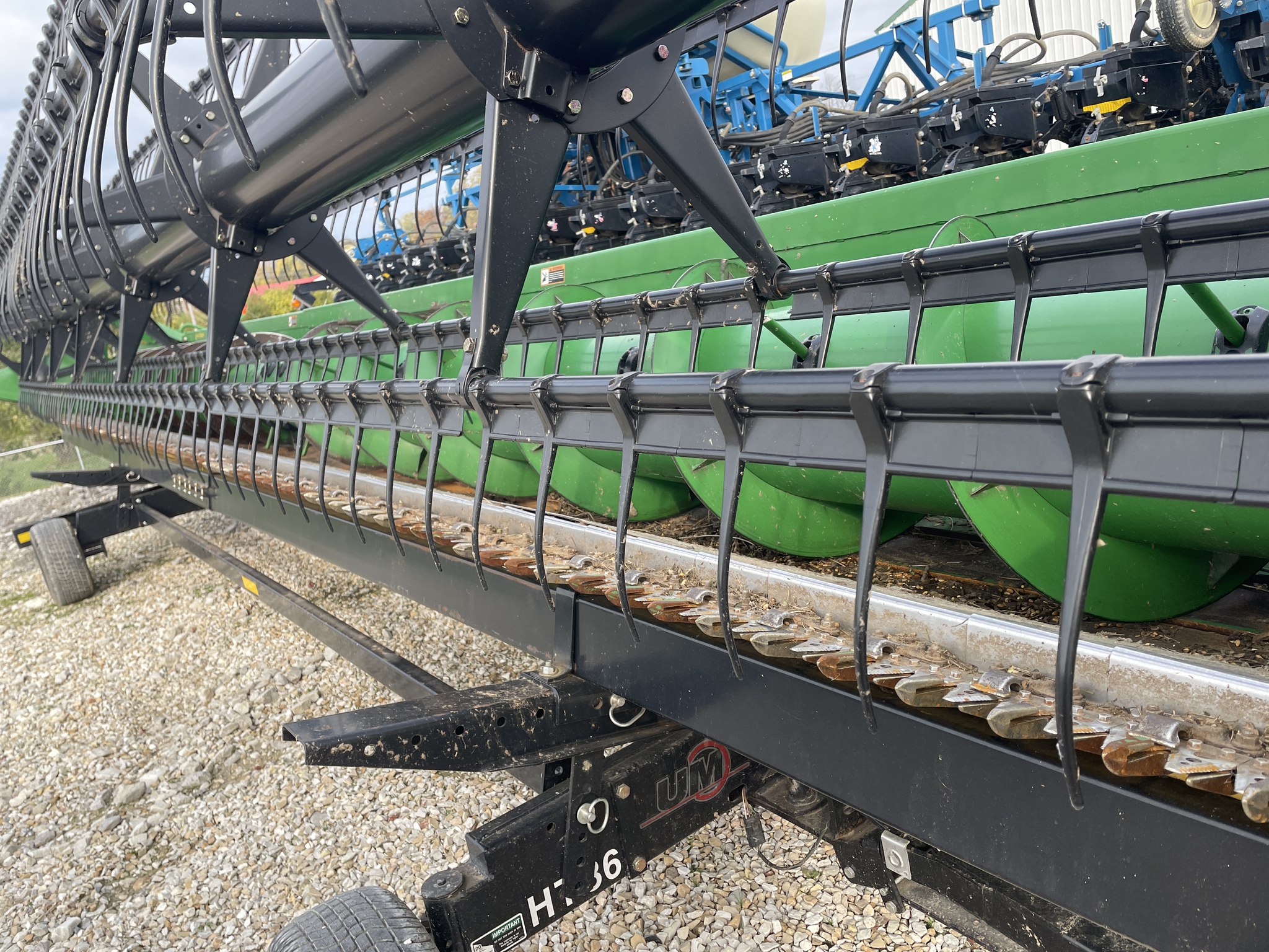 2011 John Deere 635F Image 3