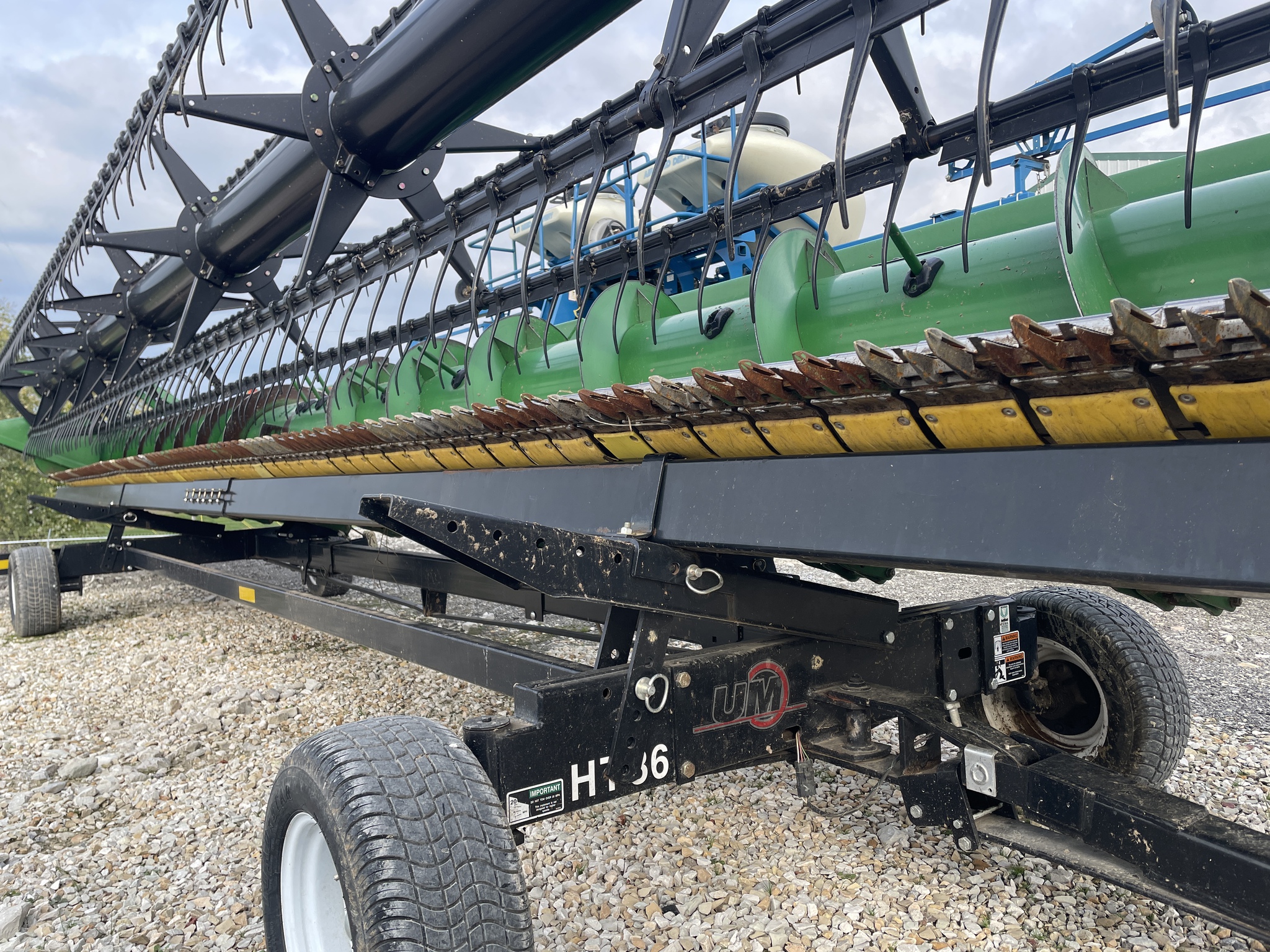 2011 John Deere 635F Image 4