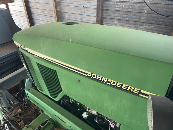 2004 John Deere 4710 Photo 10