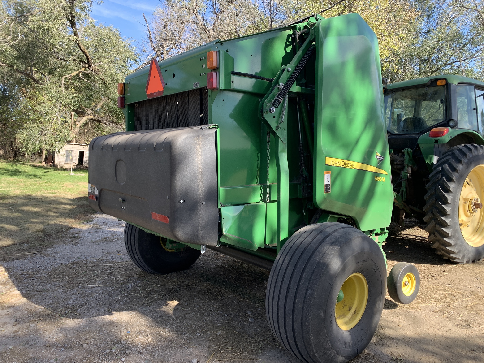 2020 John Deere 560M Image 8