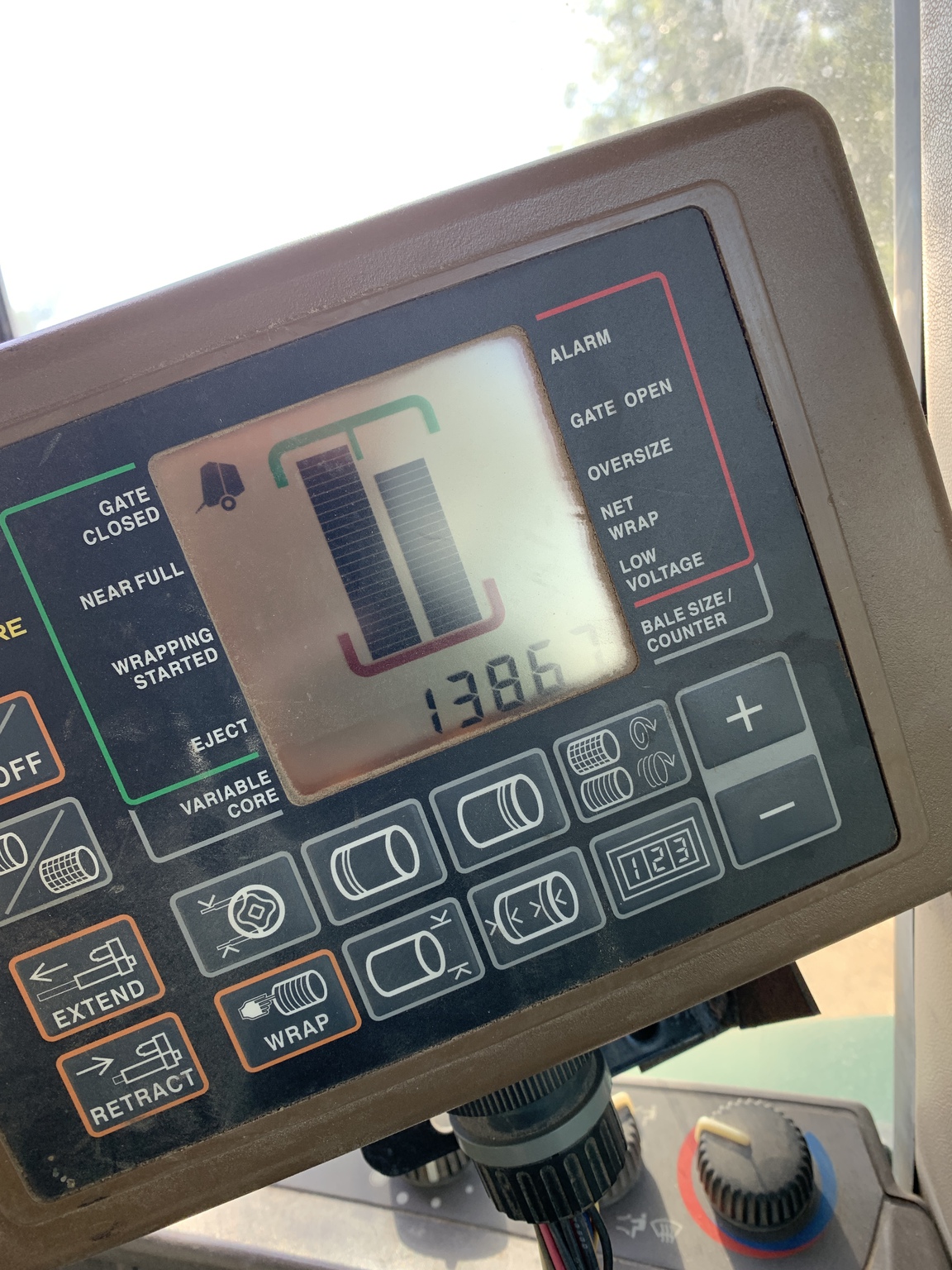 2020 John Deere 560M Image 10