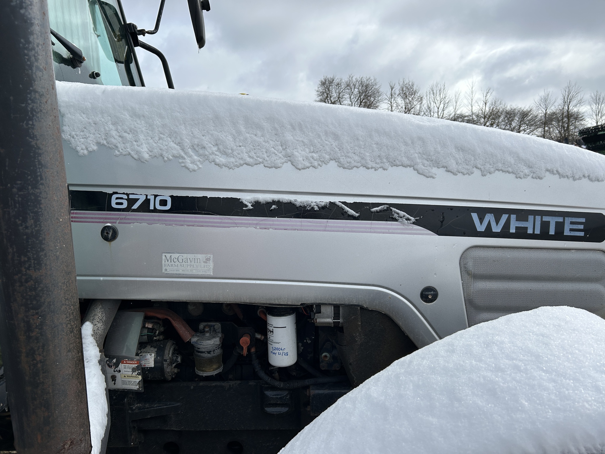 2001 White 6710 Image 3