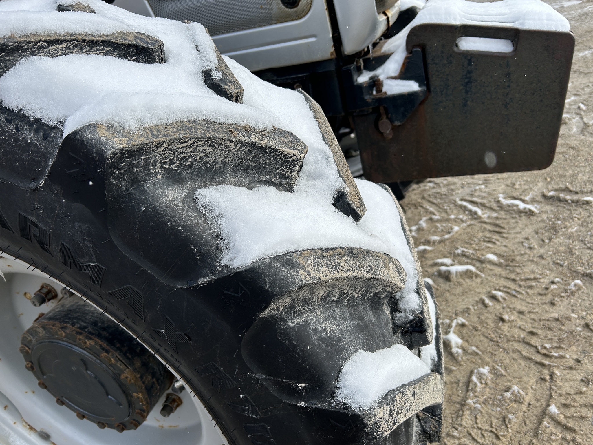 2001 White 6710 Image 5