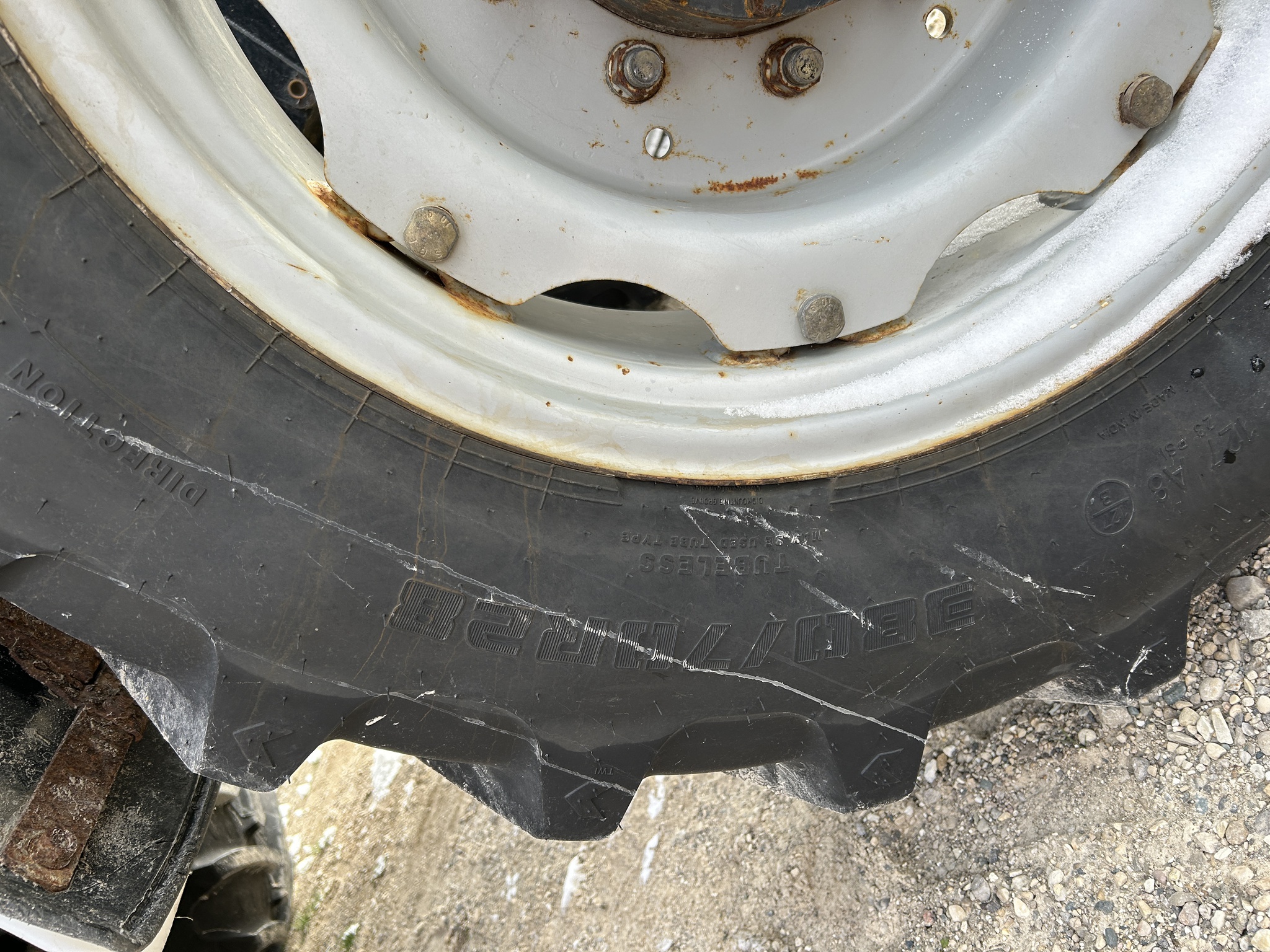 2001 White 6710 Image 6