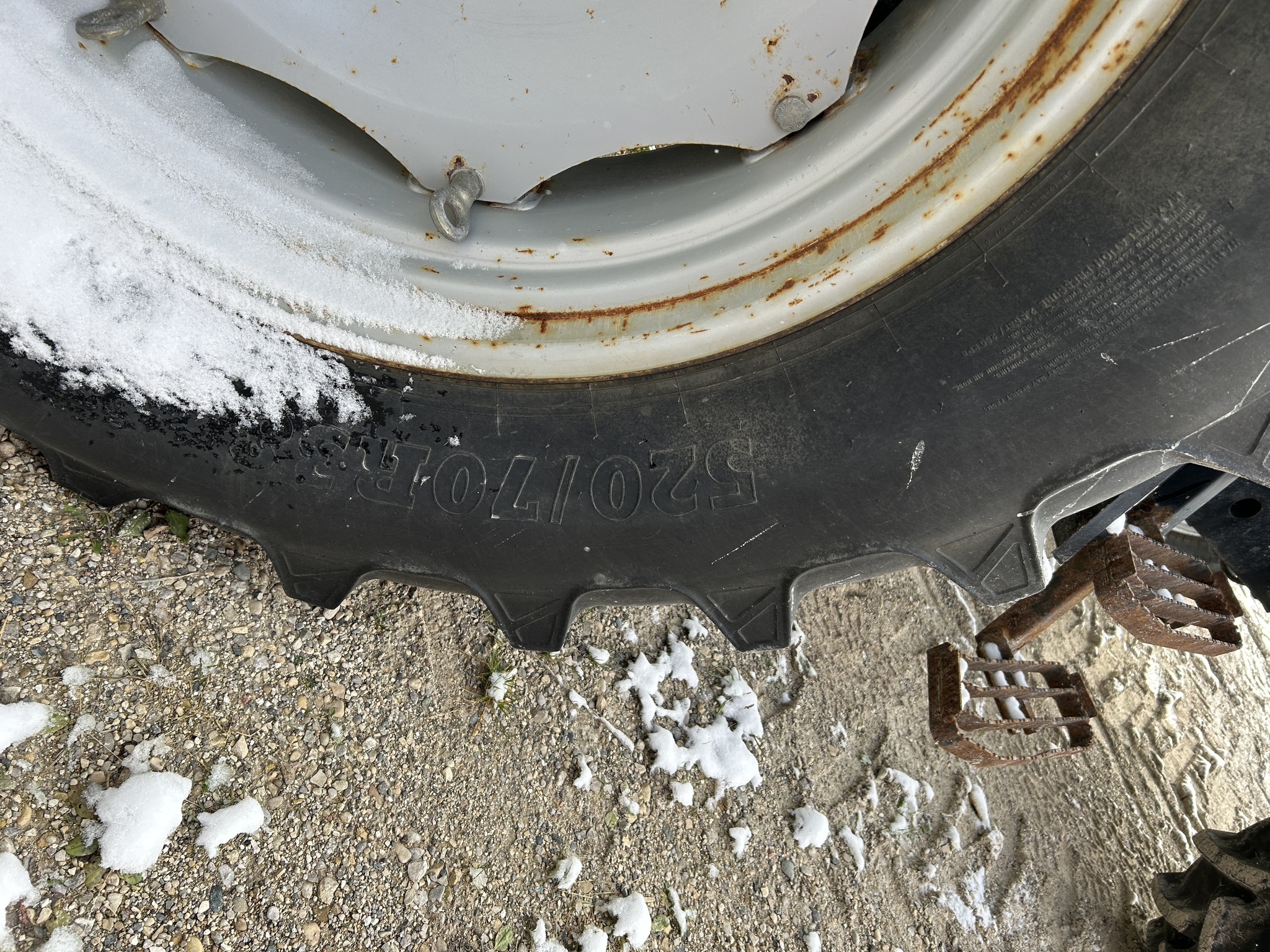 2001 White 6710 Image 9