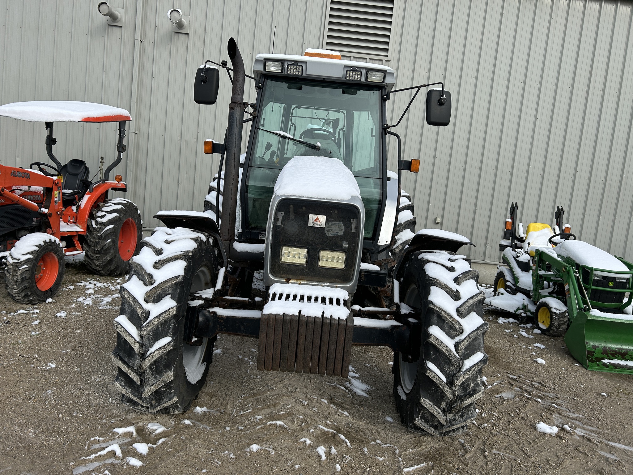 2001 White 6710 Image 11