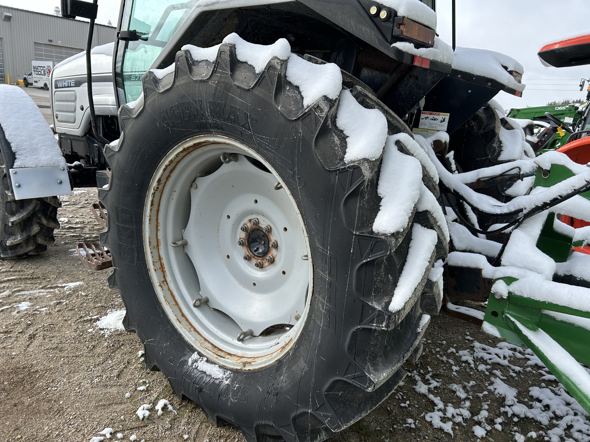 2001 White 6710 Image 13