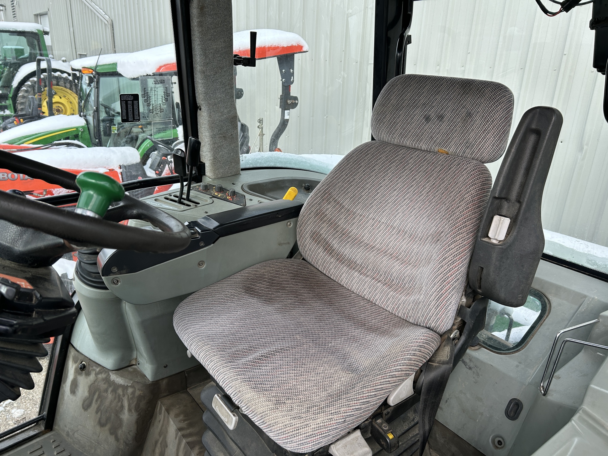 2001 White 6710 Image 15