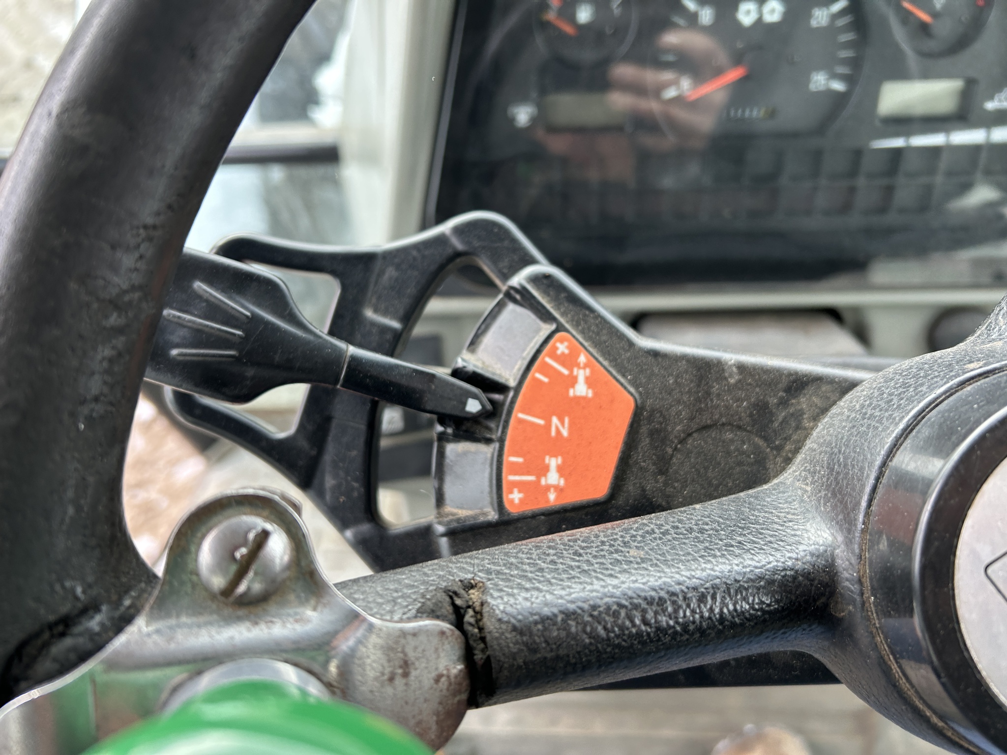 2001 White 6710 Image 19