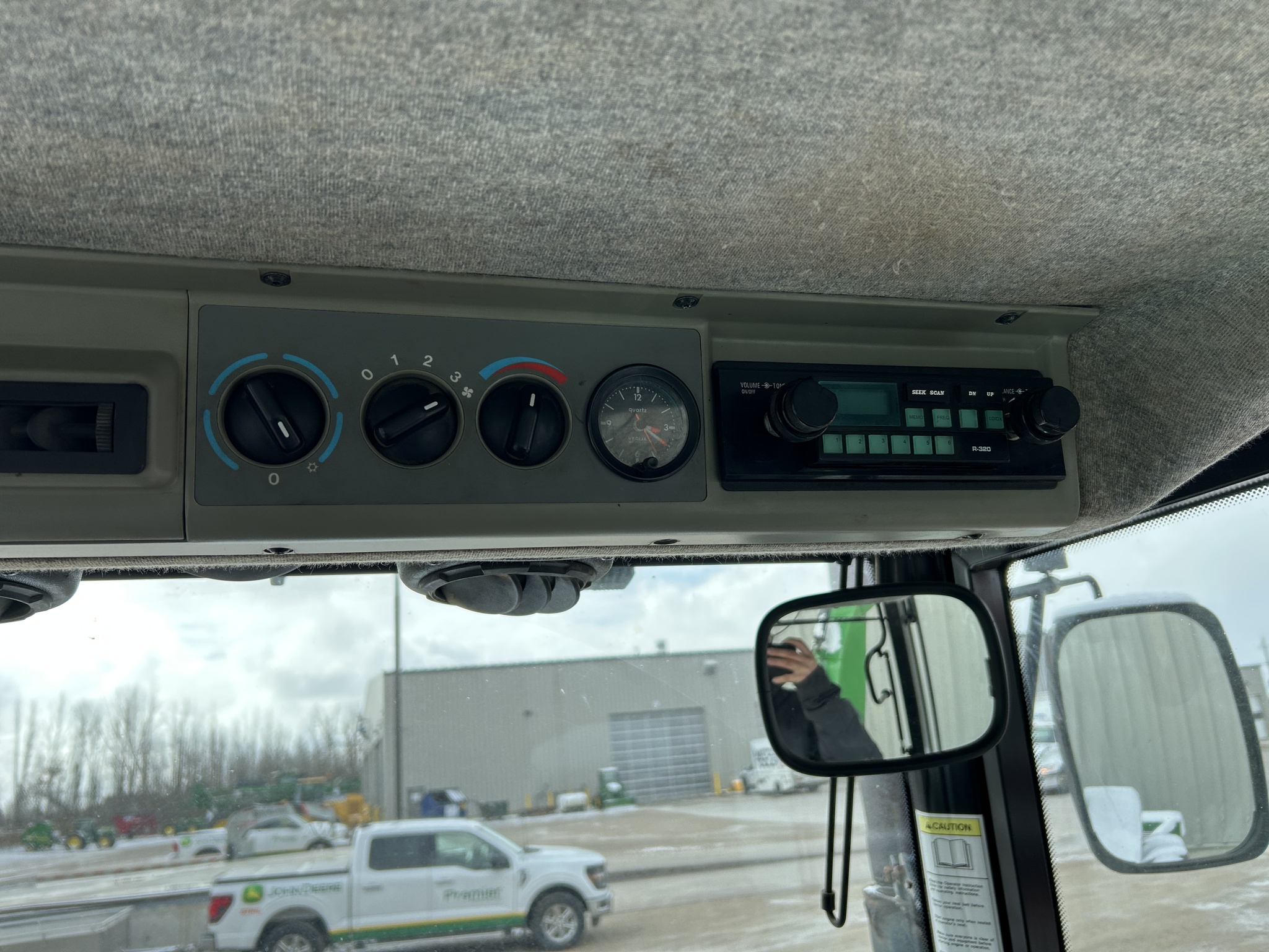 2001 White 6710 Image 20