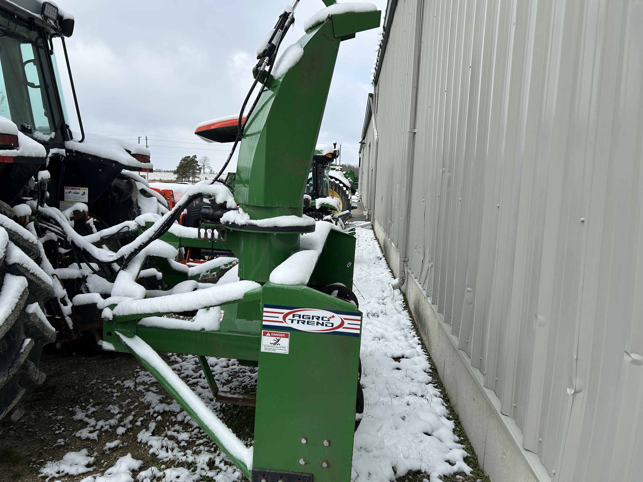 2001 White 6710 Image 24