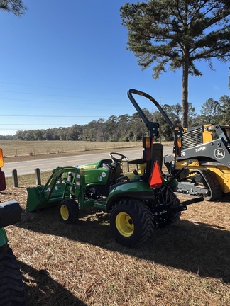 2024 John Deere 1025R Photo 3