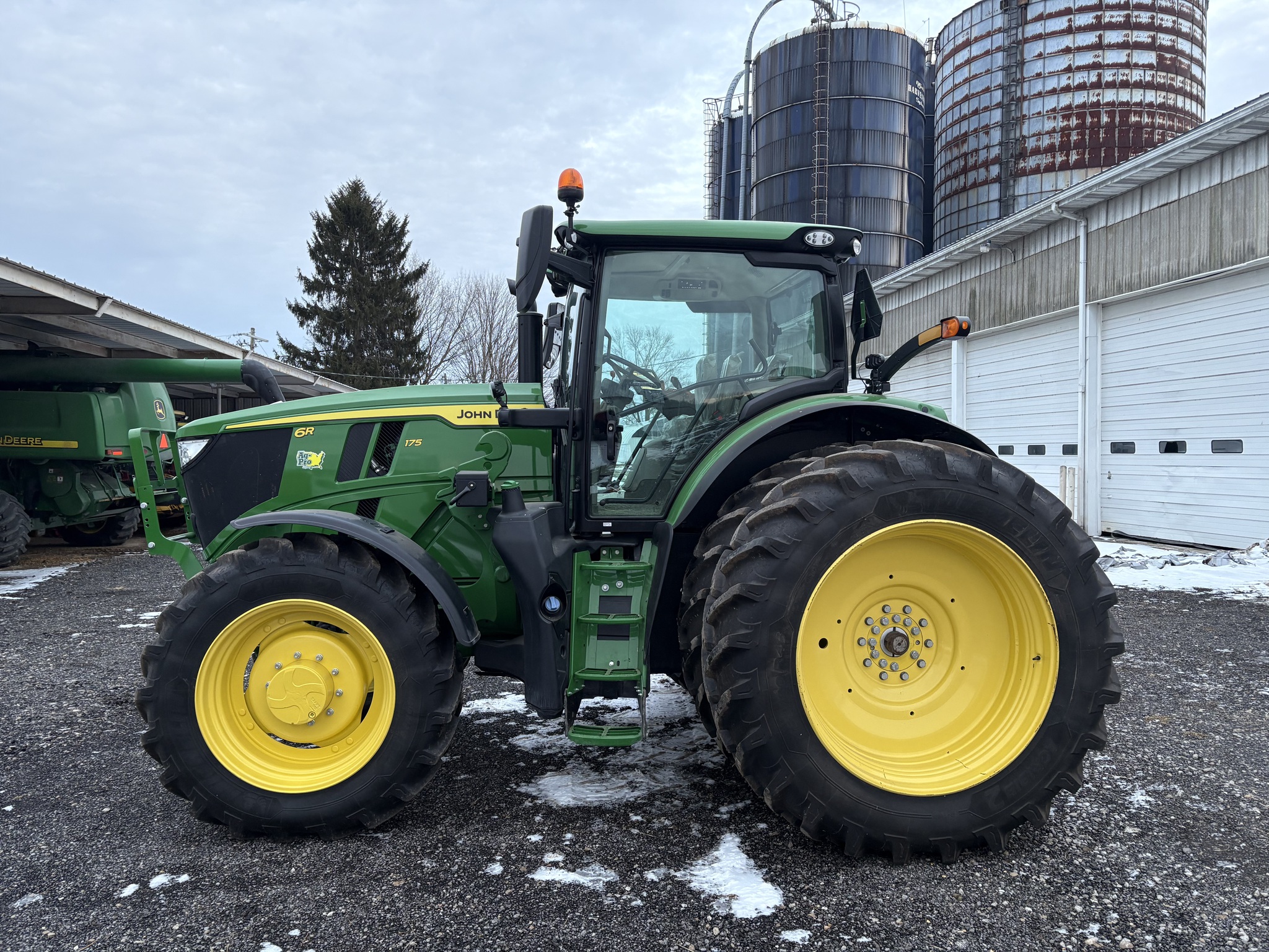 2023 John Deere 6R 175 Image 4