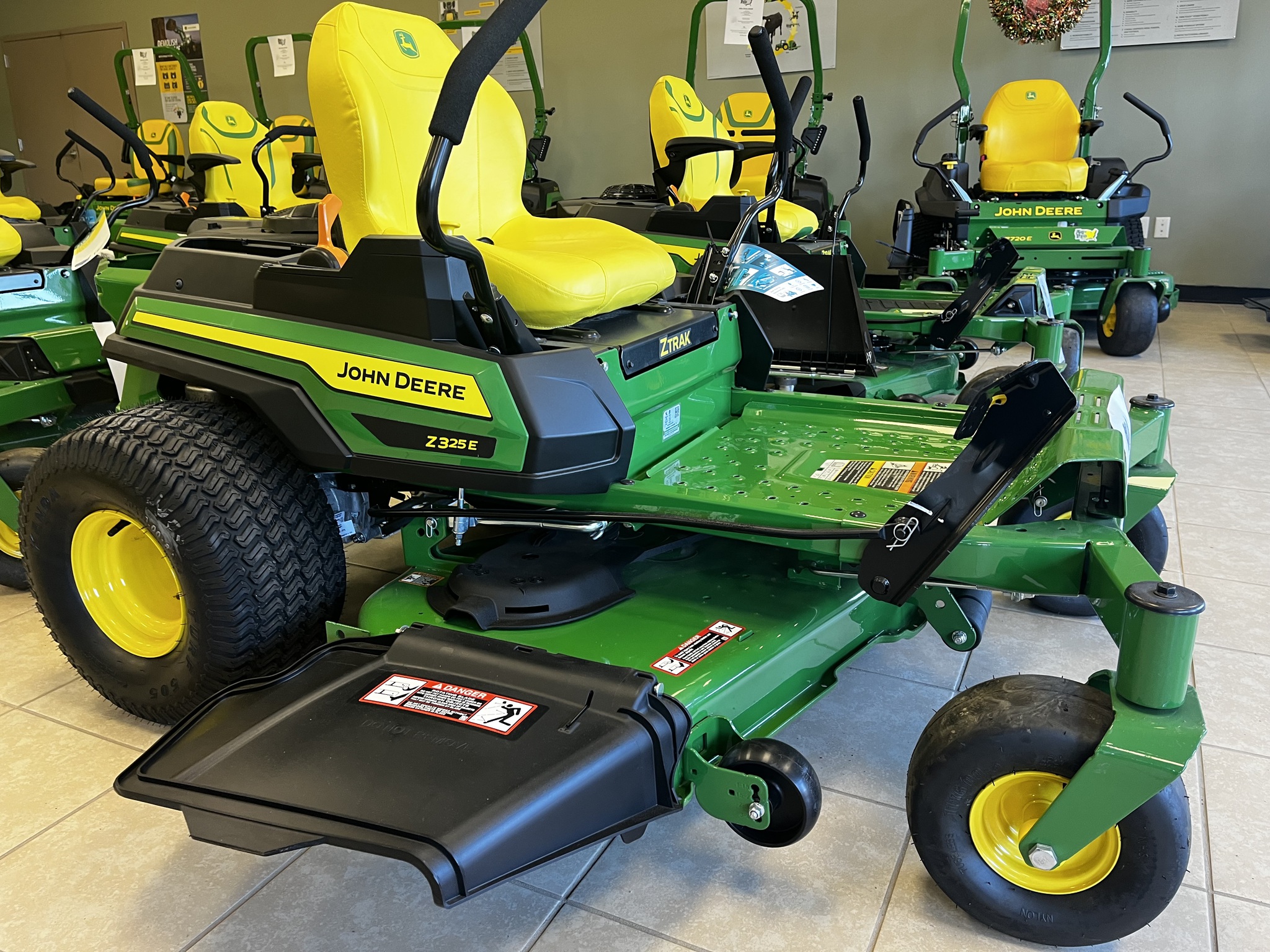 2025 John Deere Z325E Image 1