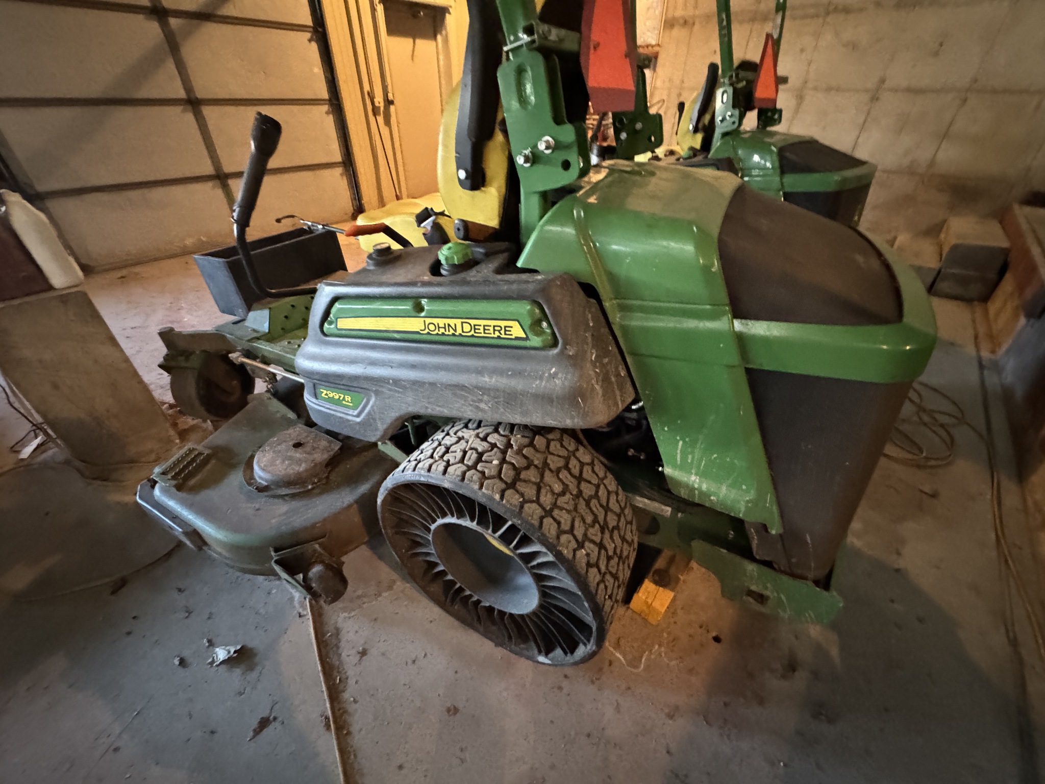  2024 John Deere Z997R at Heritage Tractor in Mendota, IL