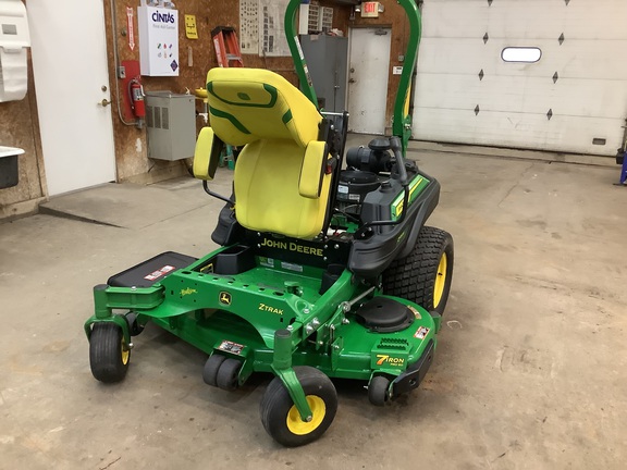 Photo of 2023 John Deere Z930R