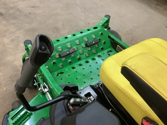 Photo of 2023 John Deere Z930R