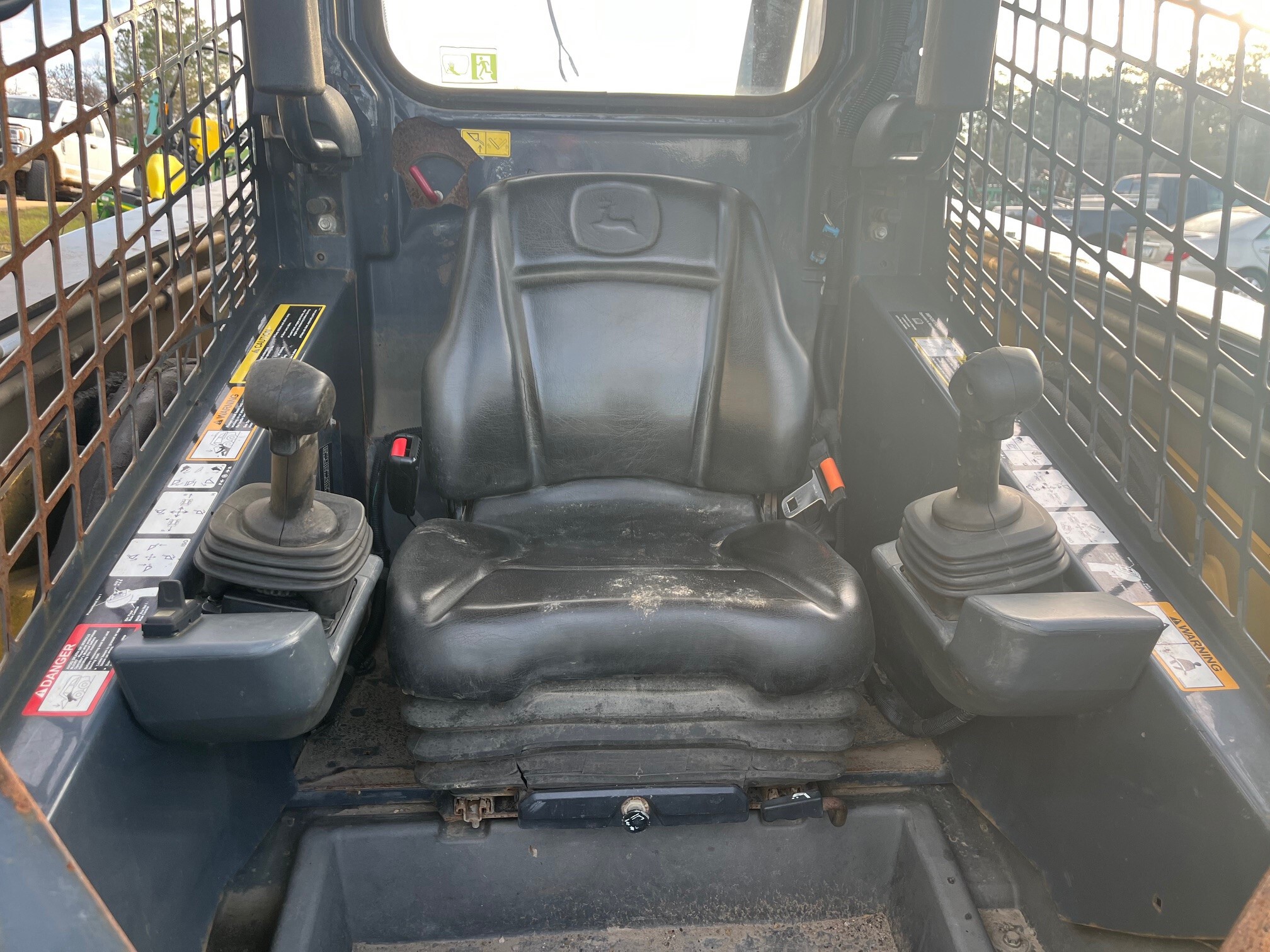 2016 John Deere 326E Image 5