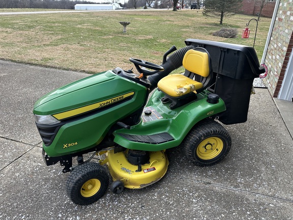 Photo of 2015 John Deere X304