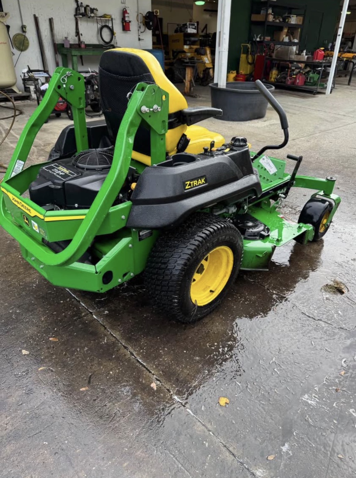 2024 John Deere z720e Image 1