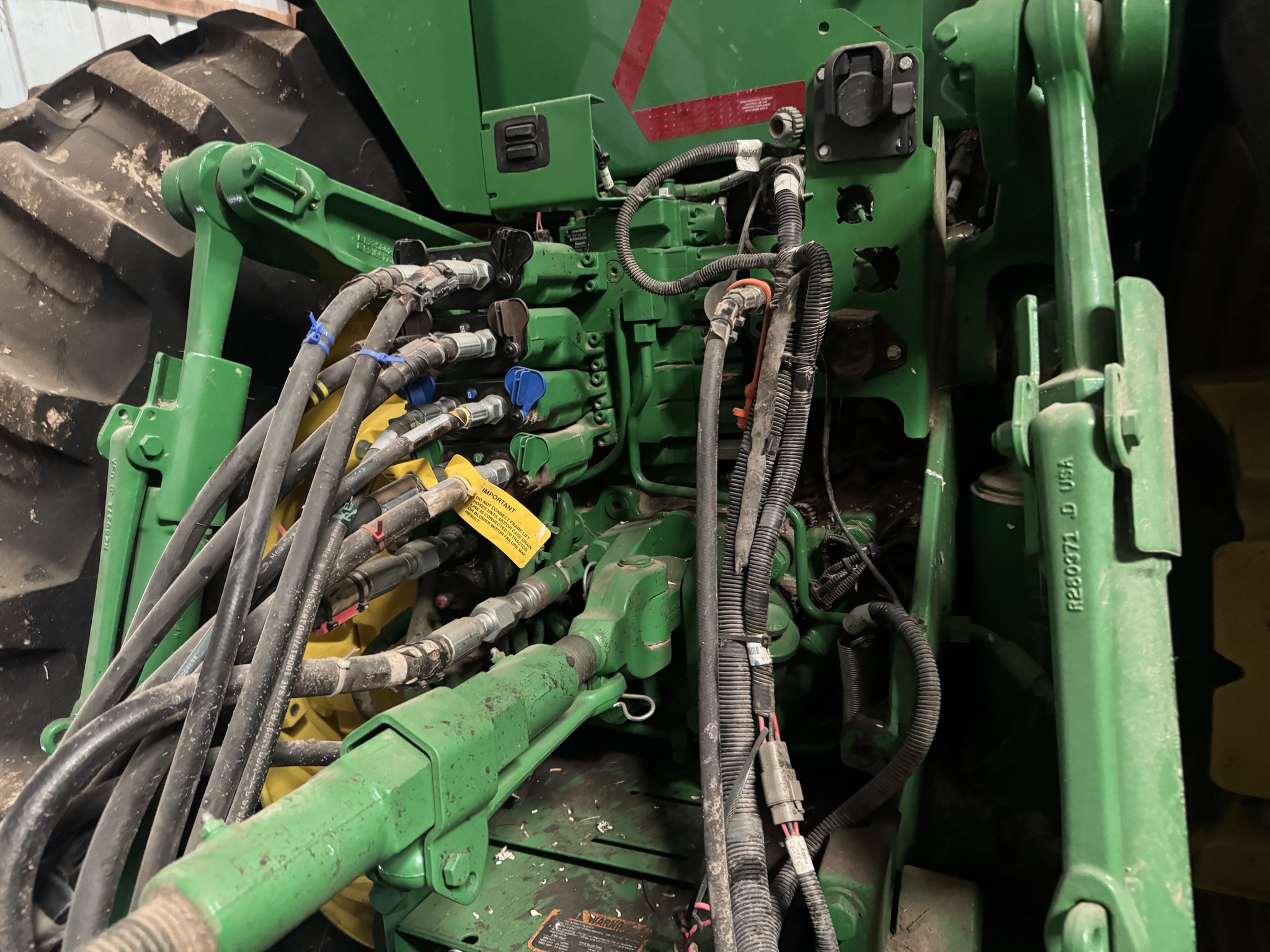 2018 John Deere 8295R Image 6