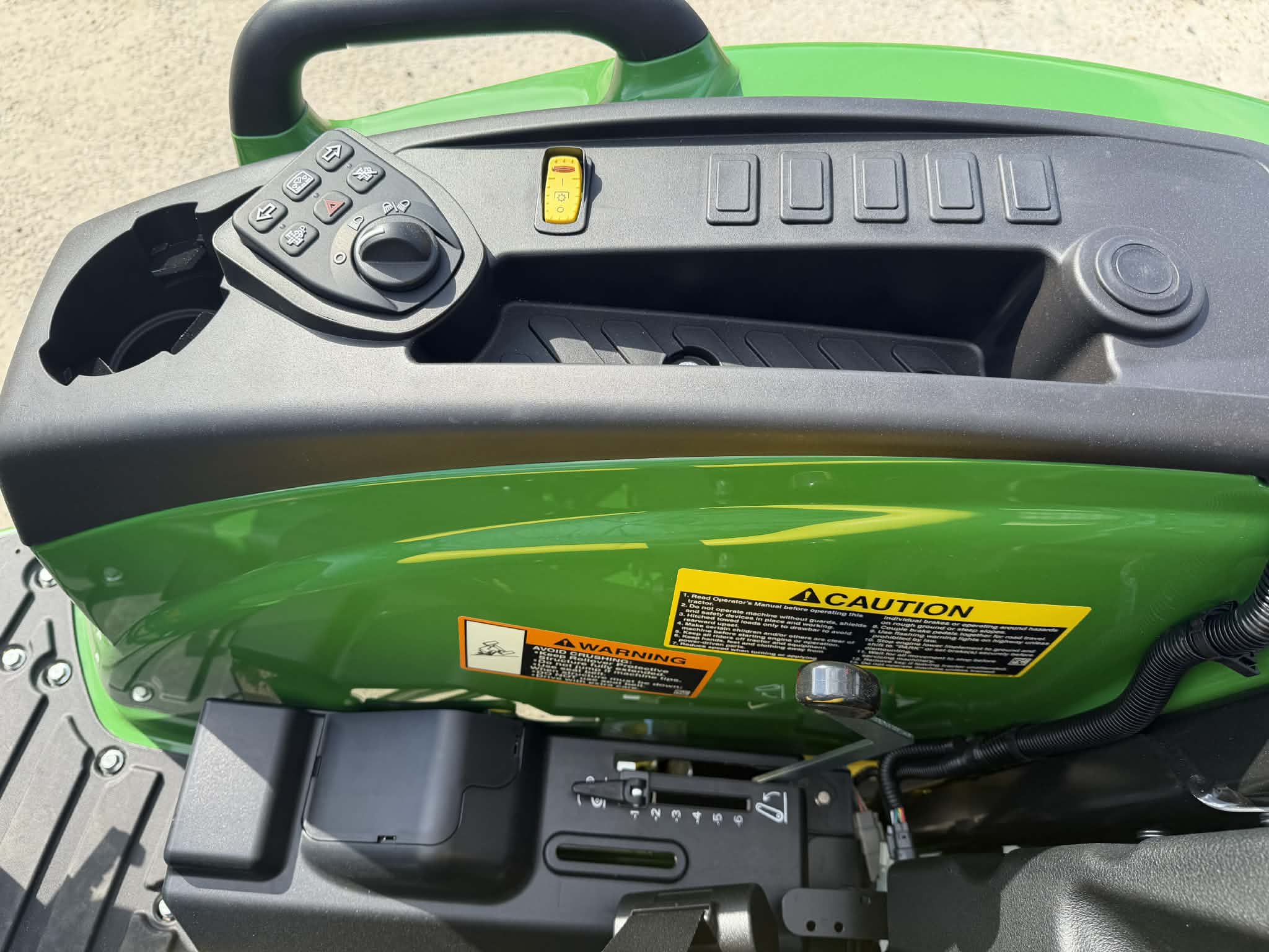 2026 John Deere 4044M Image 7