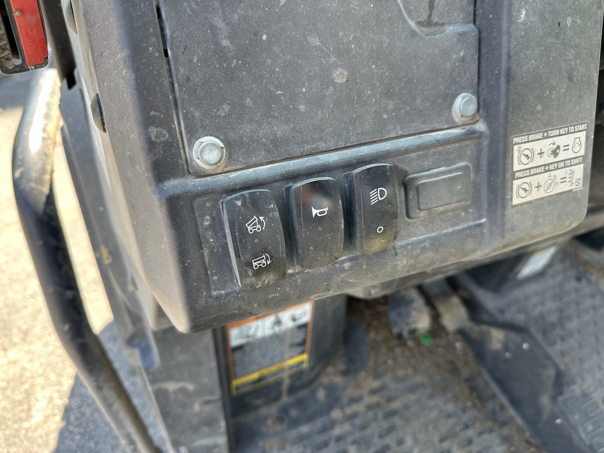  2022 John Deere XUV 835M at Heritage Tractor in Joplin, MO