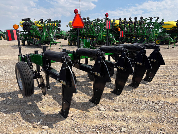 Used -- Unverferth 122 Rippers at Koenig Equipment in Anna, OH - Photo1