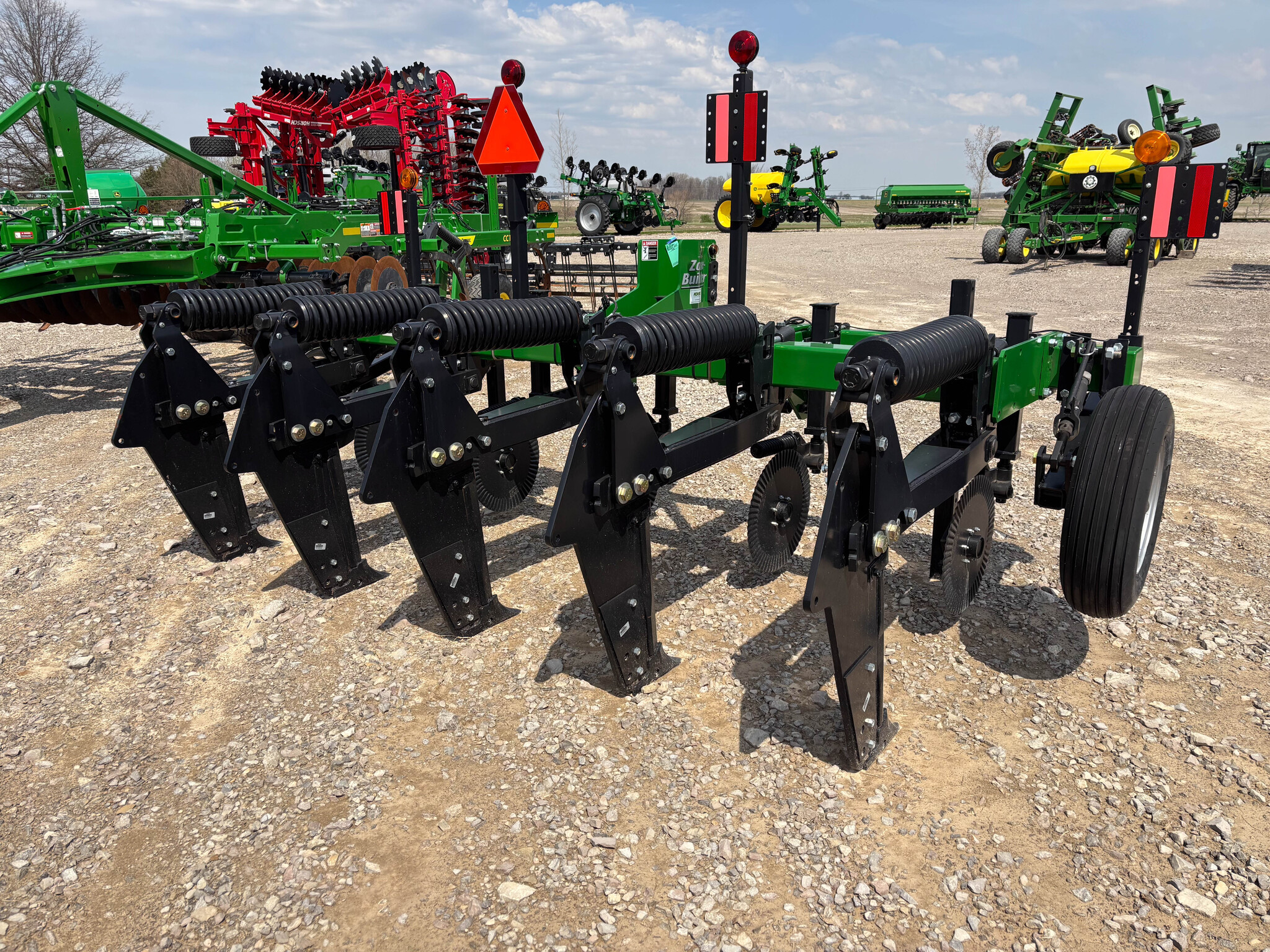 Used -- Unverferth 122 Rippers at Koenig Equipment in Anna, OH - PhotoXL2