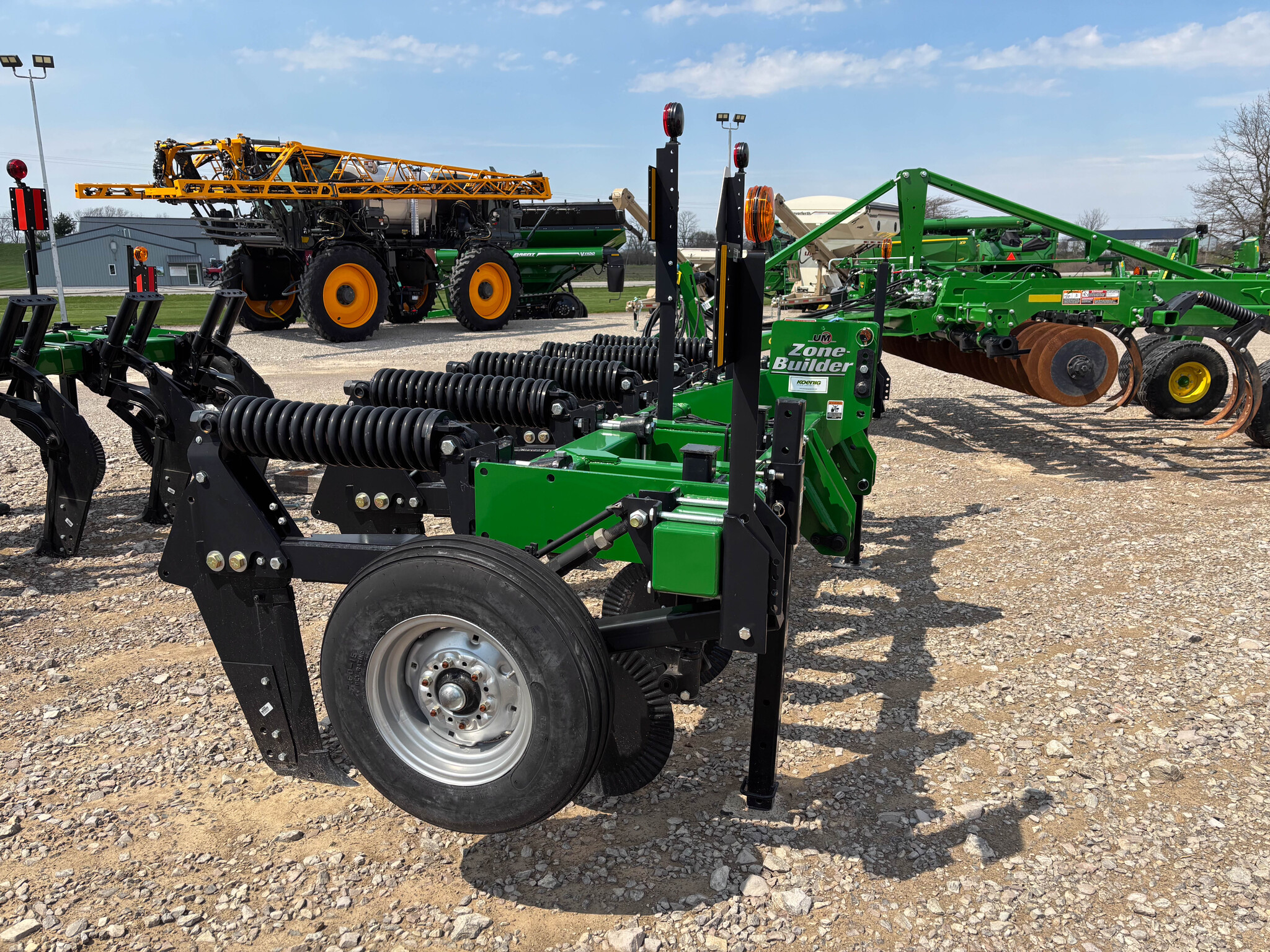 Used -- Unverferth 122 Rippers at Koenig Equipment in Anna, OH - PhotoXL3