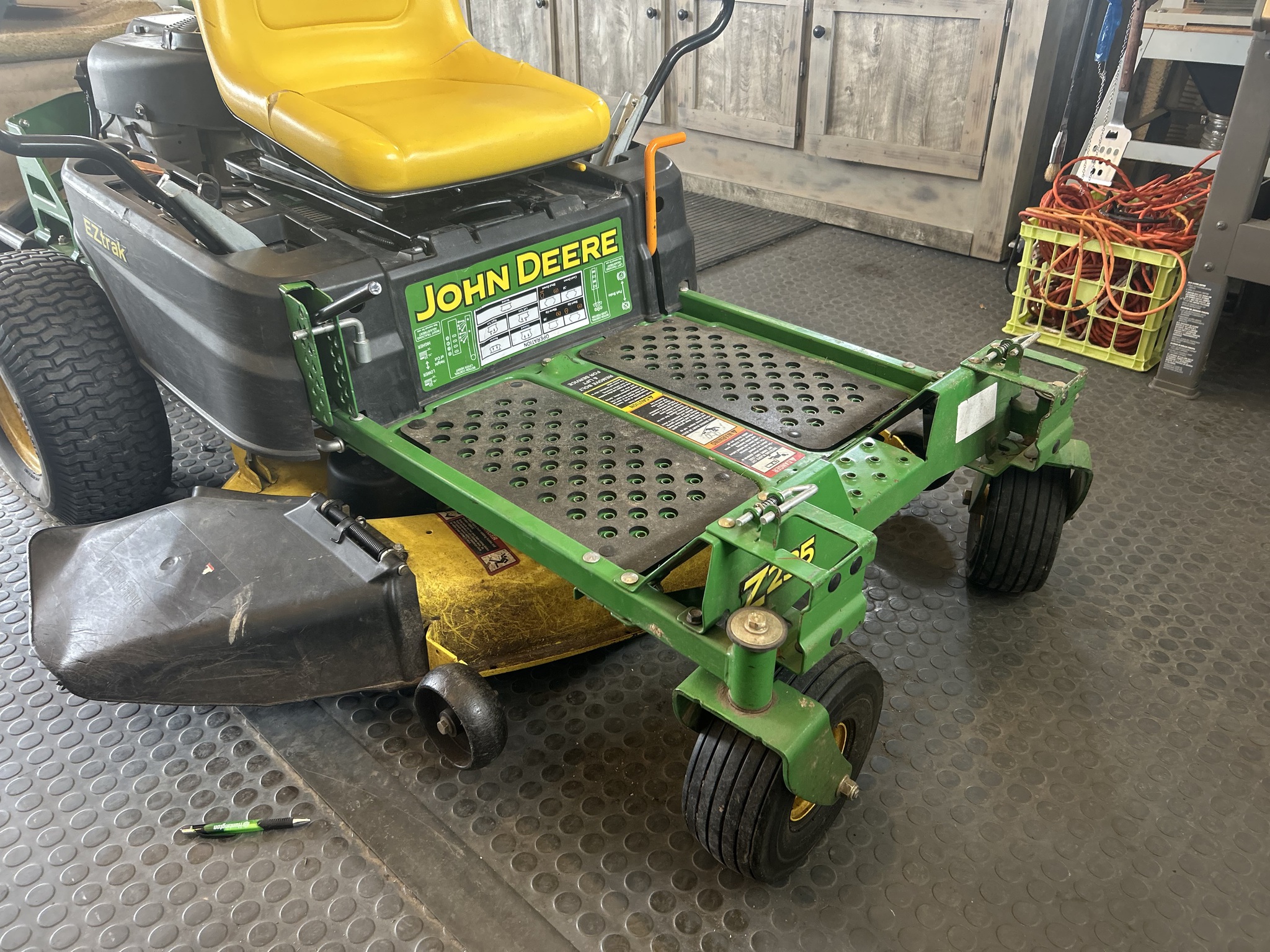 Used 2013 John Deere Z235 Zero Turn Mowers at Koenig Equipment in Urbana, OH - PhotoXL0