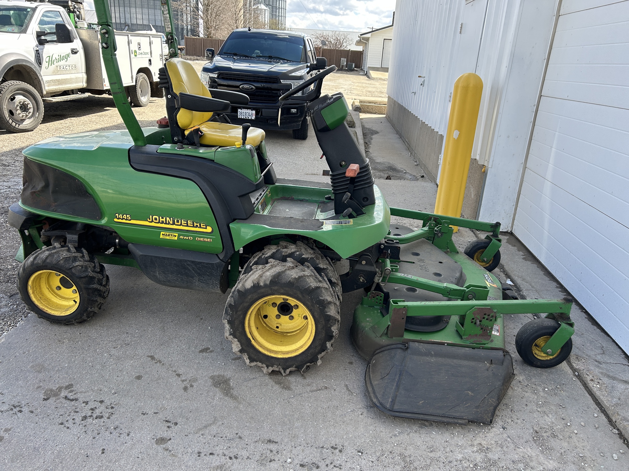  2001 John Deere 1445 at Heritage Tractor in Roanoke, IL