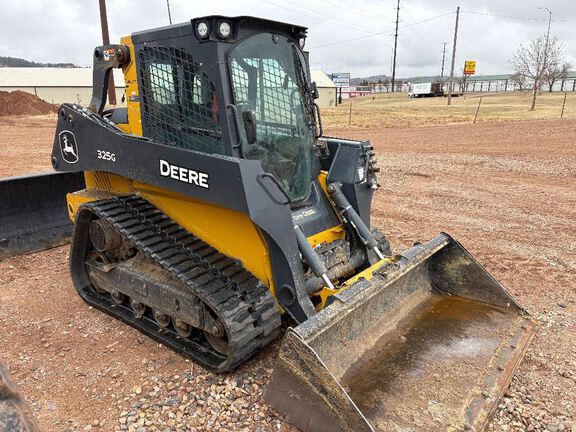 Photo of a 2024 John Deere 325G