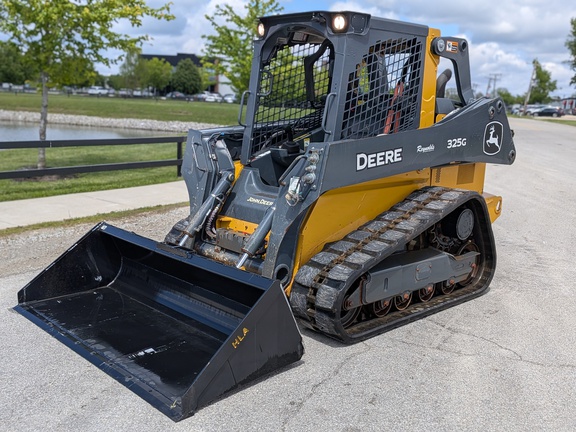  John-Deere 325G