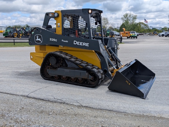  John-Deere 325G