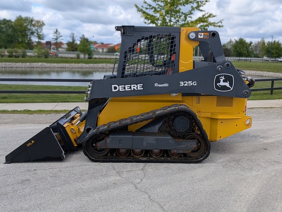  John-Deere 325G