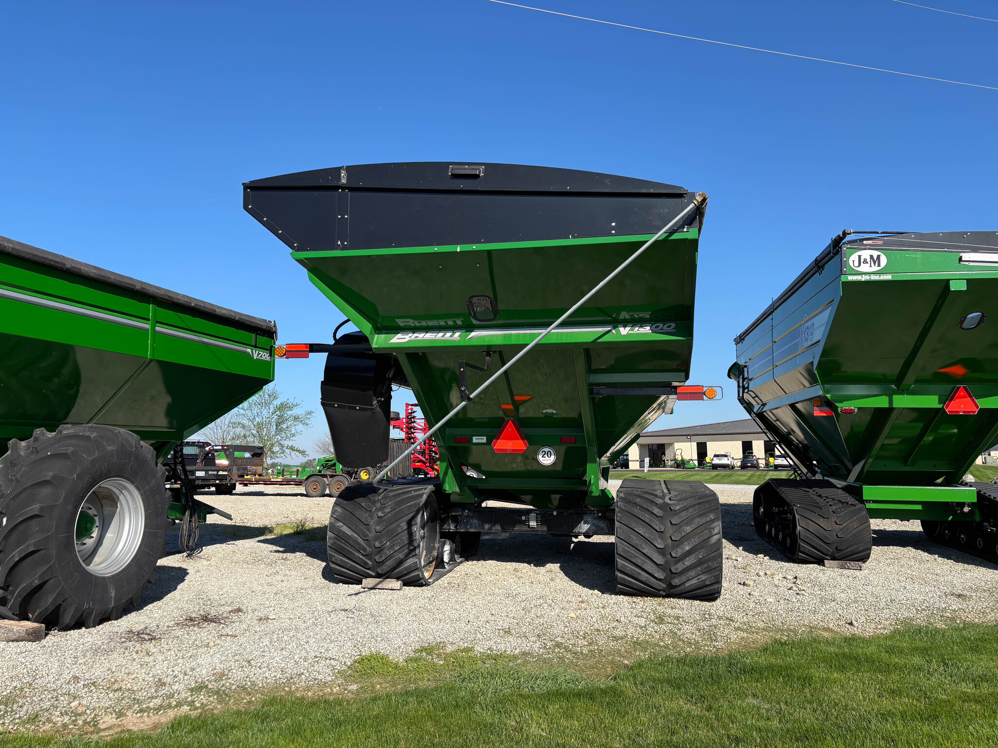 Used 2024 Brent V1300 Grain Carts at Koenig Equipment in Urbana, OH - PhotoXL2