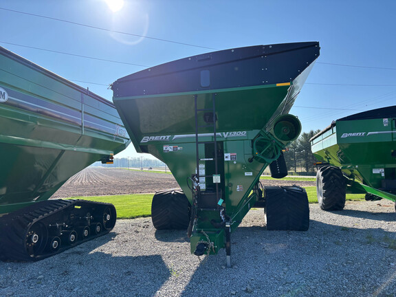 Used 2024 Brent V1300 Grain Carts at Koenig Equipment in Urbana, OH - Photo4