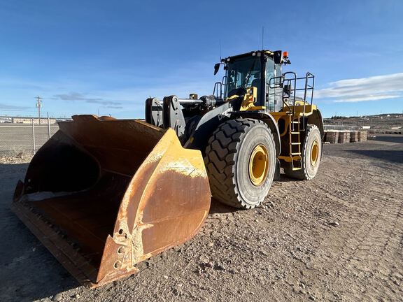 Photo of a 2021 John Deere 844L