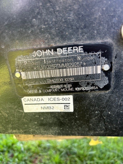 2021 John Deere 1025R Image 3