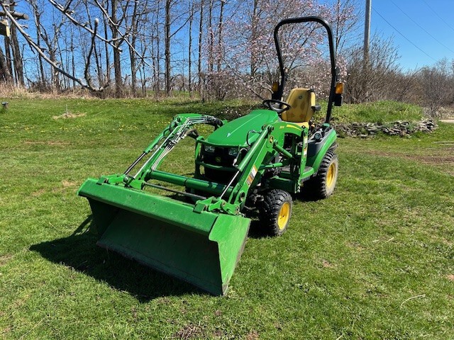 2021 John Deere 1025R Image 2