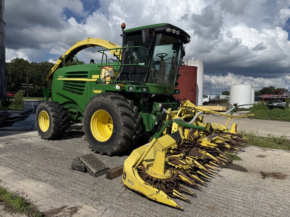 Photo of 2010 John Deere 7450