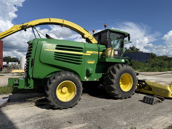 Photo of 2010 John Deere 7450