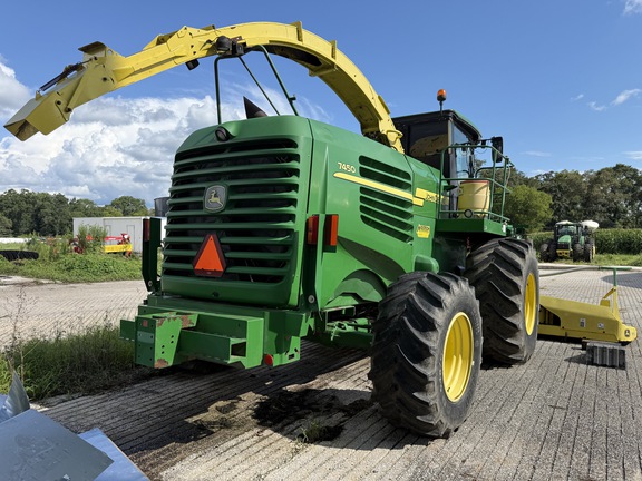 Photo of 2010 John Deere 7450