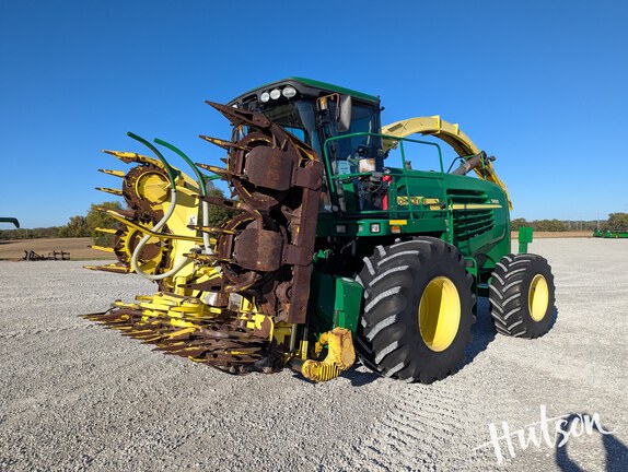 Photo of 2010 John Deere 7450