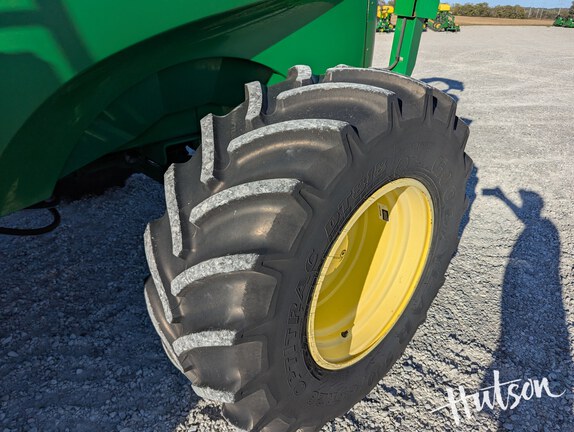 Photo of 2010 John Deere 7450