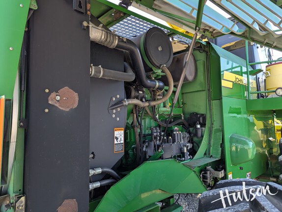 Photo of 2010 John Deere 7450